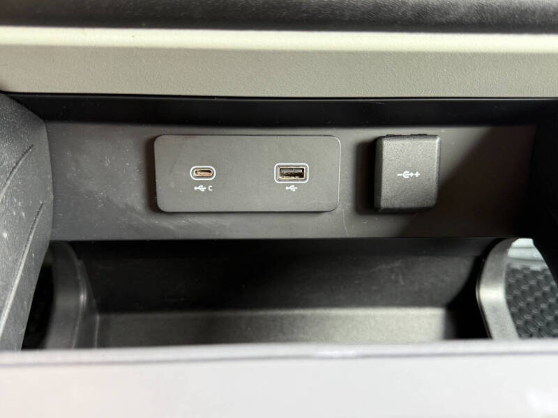 2020 Land Rover Defender 110 SE