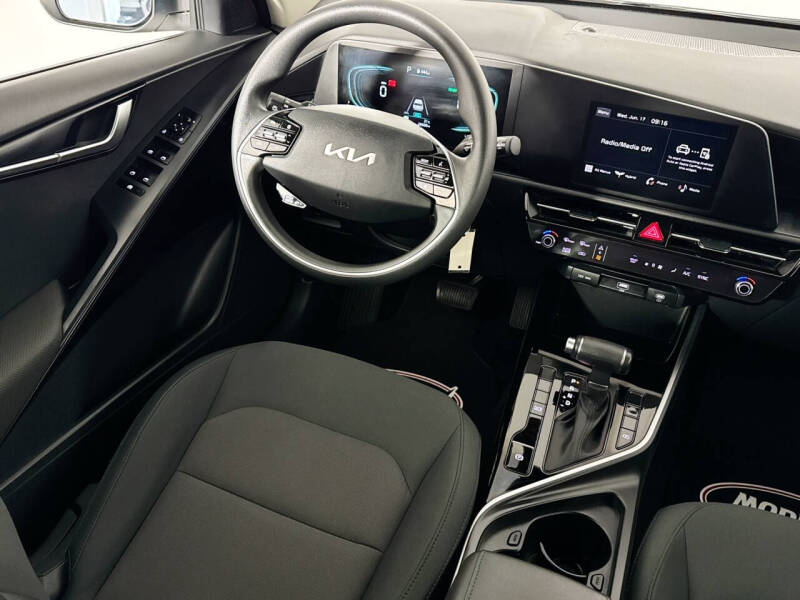 2023 Kia Niro LX