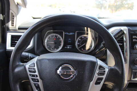 2017 Nissan Titan SV