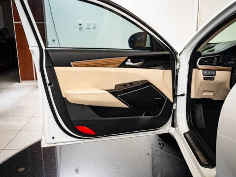 2019 Kia Cadenza Technology