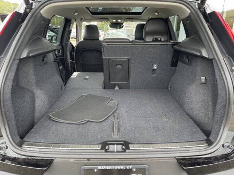 2025 Volvo XC40 B5 Plus Bright Theme