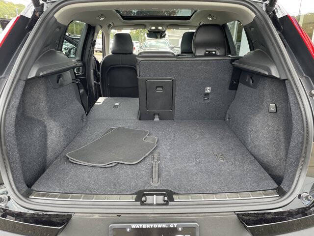 2025 Volvo XC40 B5 Plus Bright Theme