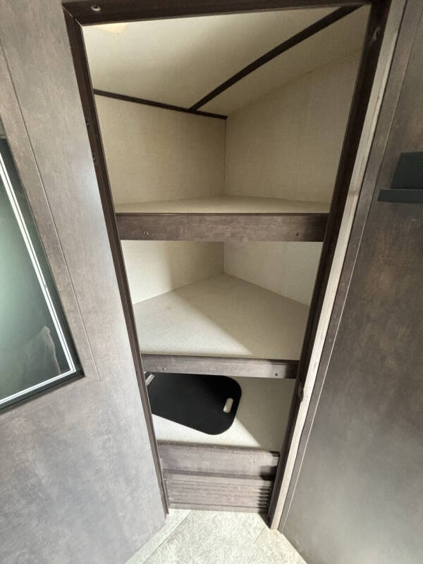 2018 Crossroads RV Sunset Trail 33SI