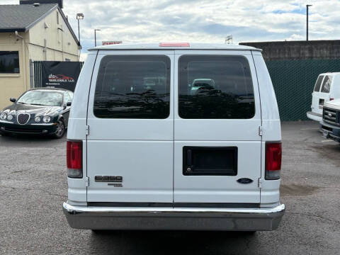 2006 Ford E-Series E-350 SD XLT