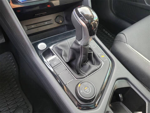 2025 Volkswagen Taos SEL 4Motion