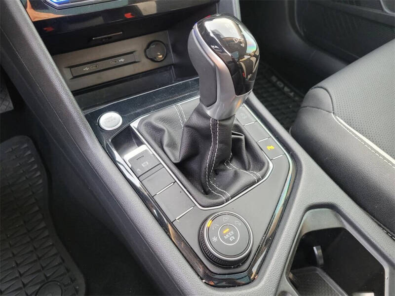 2025 Volkswagen Taos SEL 4Motion