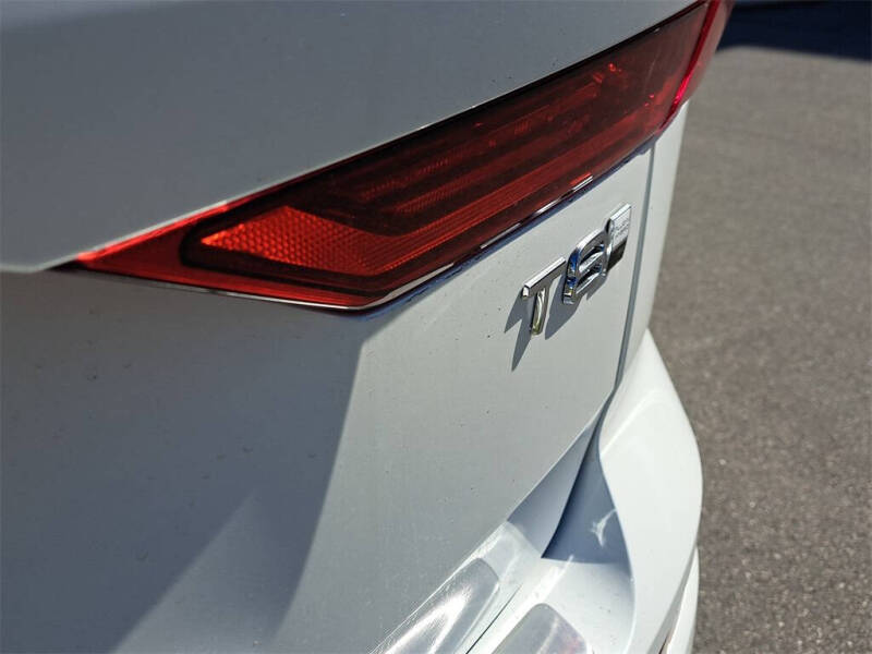 2026 Volvo XC60 T8 Plus