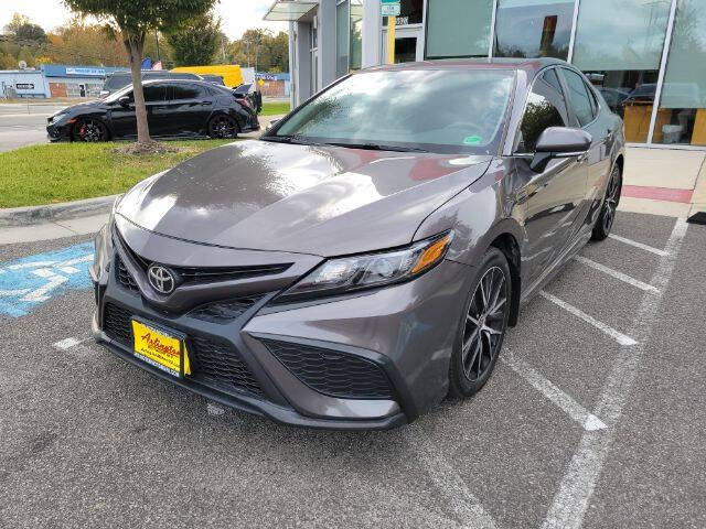 2023 Toyota Camry SE's photo