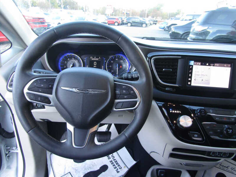 2022 Chrysler Voyager LX