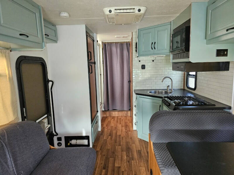 2015 FORD ECONOLINE E450 CLASS C THOR MAJESTIC 28A MOTORHOME
