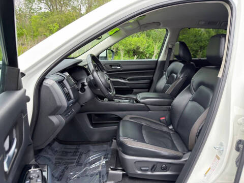 2022 Nissan Pathfinder SL