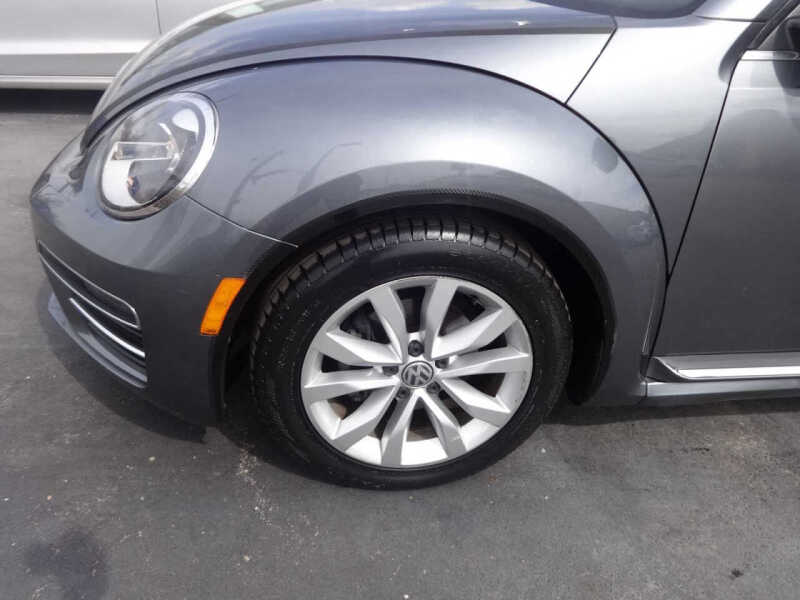 2017 Volkswagen Beetle Convertible 1.8T Classic