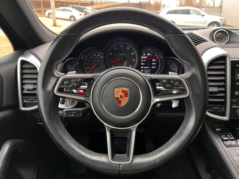 2017 Porsche Cayenne Platinum Edition
