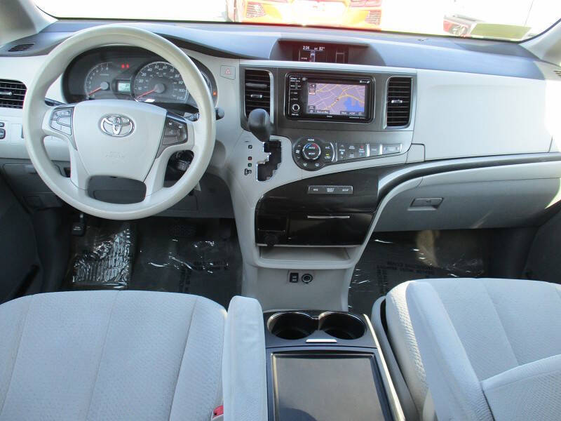 2014 Toyota Sienna LE 7-Passenger
