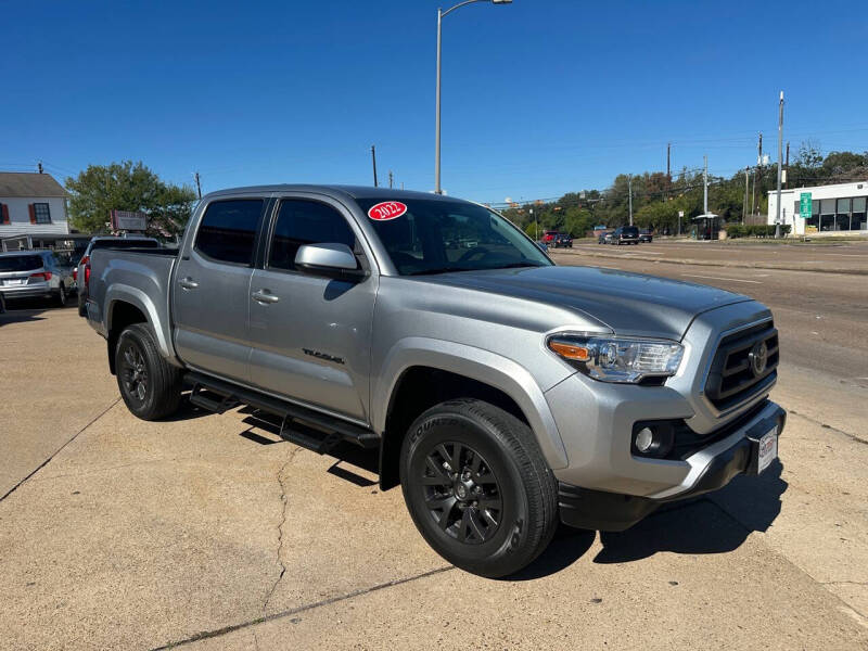2022 Toyota Tacoma SR5's photo