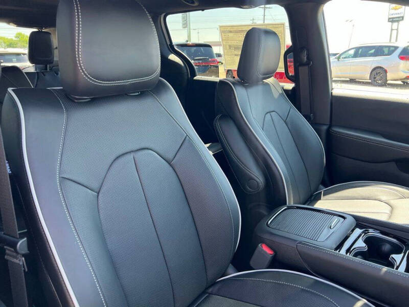 2027 Chrysler Pacifica Limited