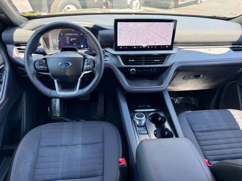 2025 Ford Explorer ST-Line