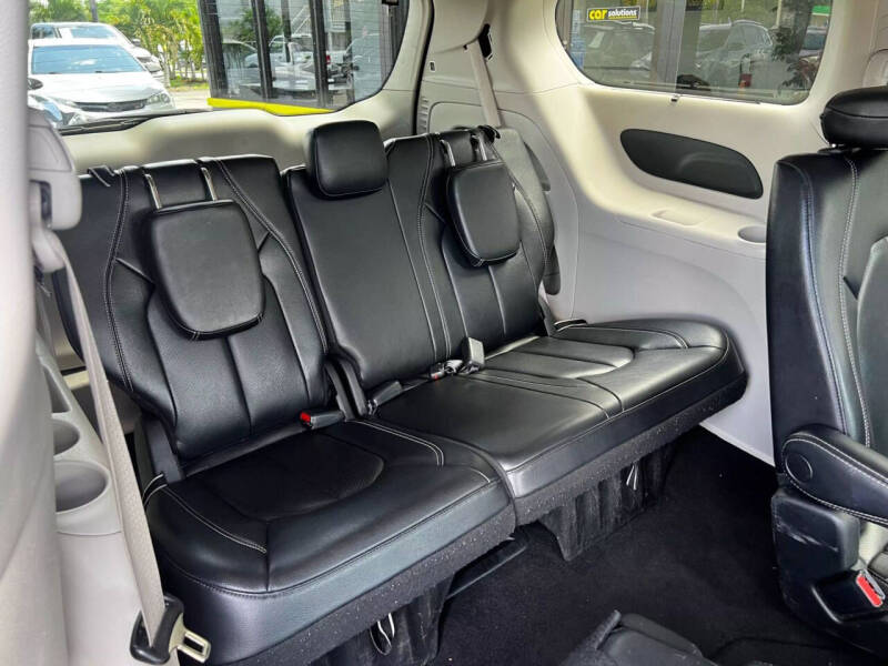 2022 Chrysler Pacifica Touring L