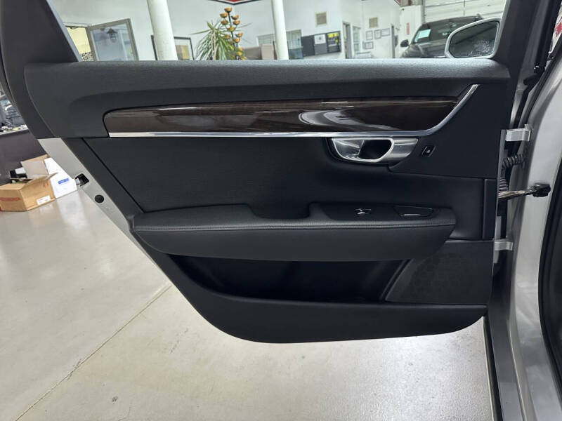 2018 Volvo S90 T5 Momentum