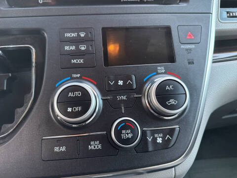 2019 Toyota Sienna XLE 8-Passenger