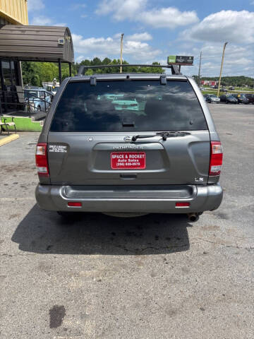 2004 Nissan Pathfinder LE Platinum