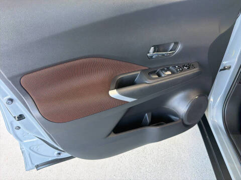 2021 Nissan Kicks SR