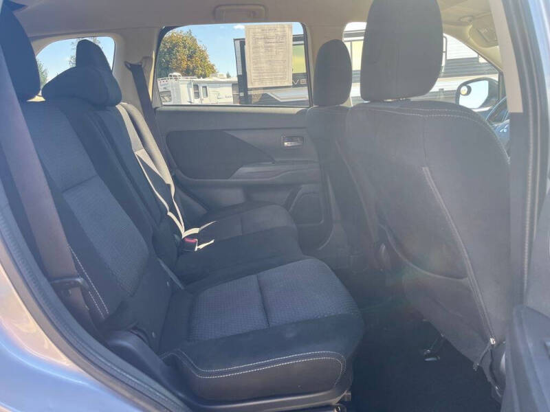 2016 Mitsubishi Outlander SE