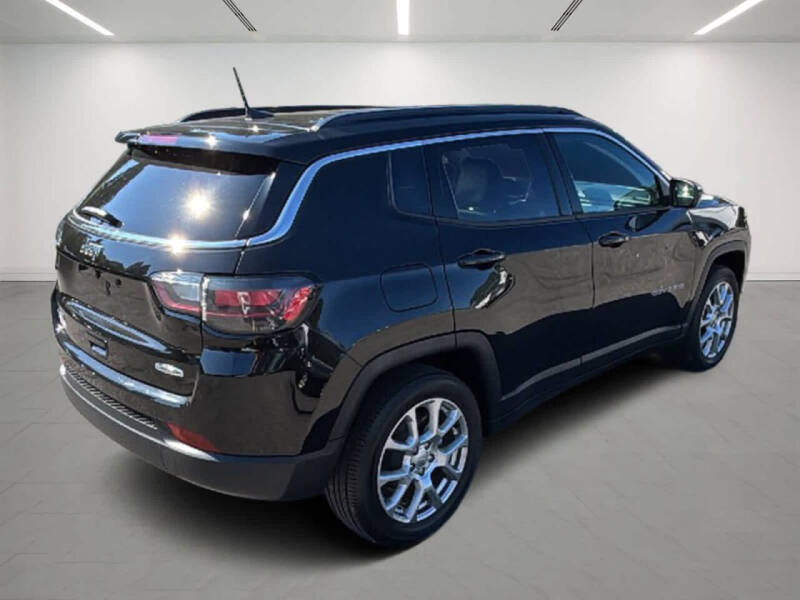 2022 Jeep Compass Latitude Lux