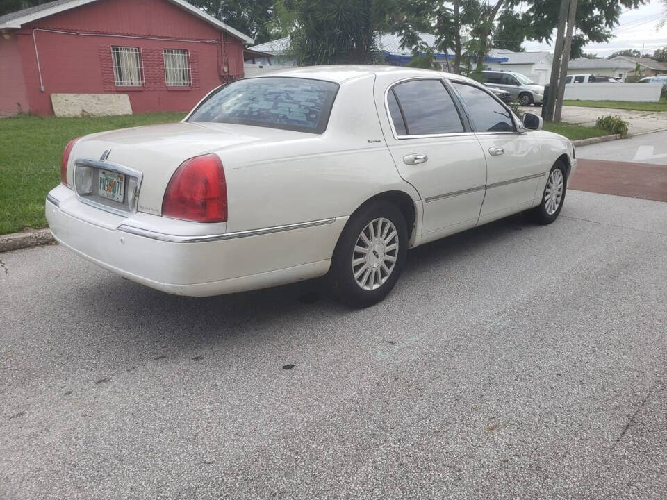 2003 Lincoln Town Car for sale at We Buy & Sell Cars Inc in Orlando, FL