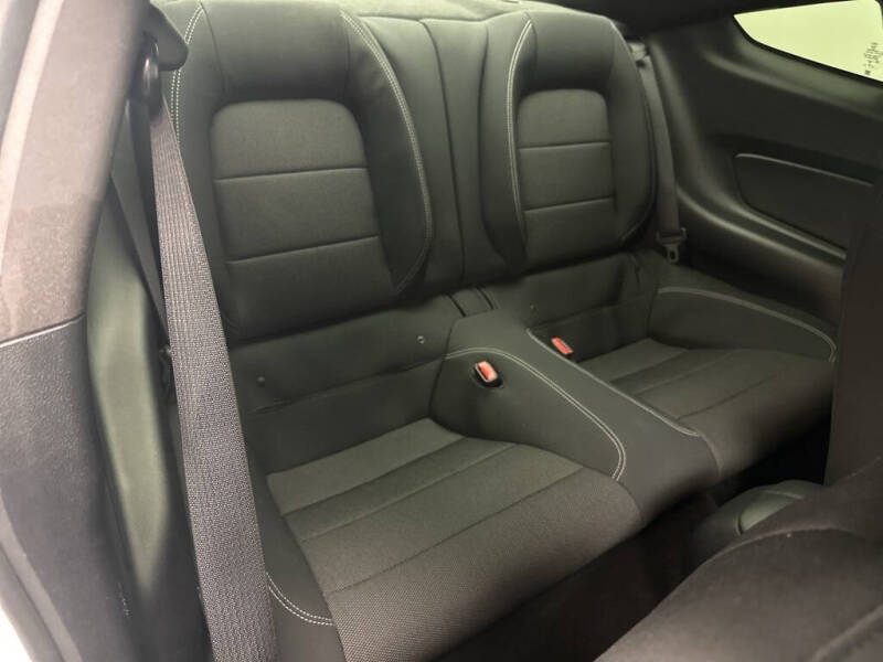 2017 Ford Mustang V6