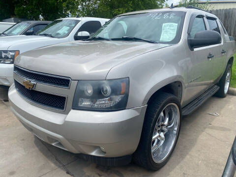 2007 Chevrolet Avalanche for sale at Buy-Fast Autos in Houston TX