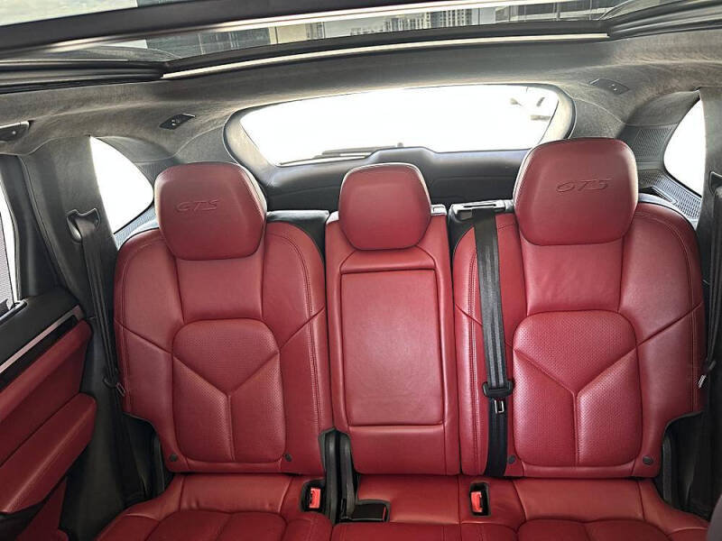 2016 Porsche Cayenne GTS