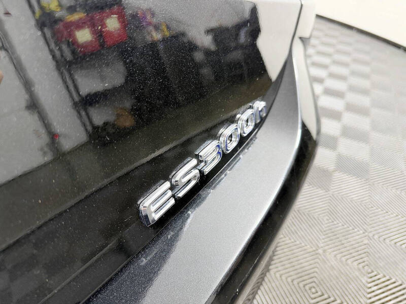 2022 Lexus ES 300h