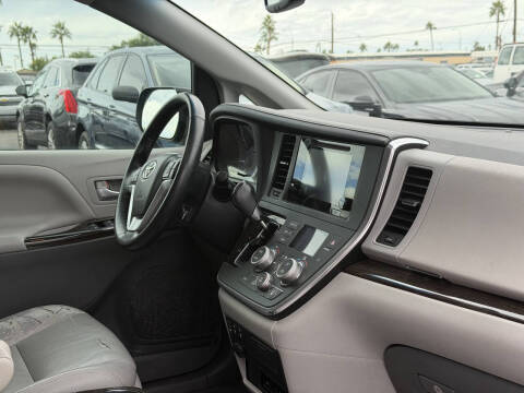 2016 Toyota Sienna XLE Premium 8-Passenger