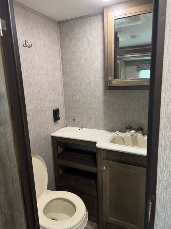 2020 COLEMAN LIGHT 1605FB