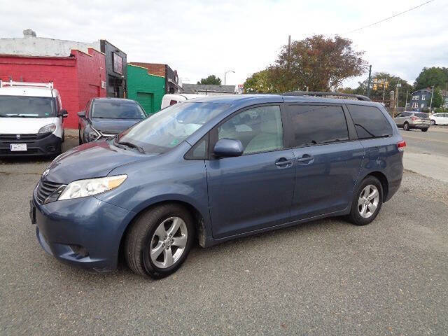 2014 Toyota Sienna LE 8-Passenger