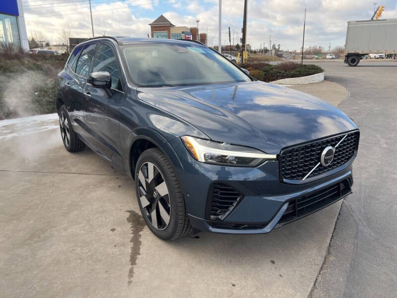 2025 Volvo XC60 T8 Plus Dark Theme