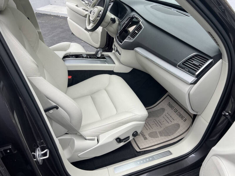 2024 Volvo XC90 B5 Core Bright Theme