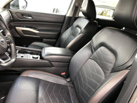 2023 Nissan Pathfinder Platinum