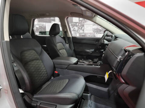 2025 Nissan Pathfinder SV