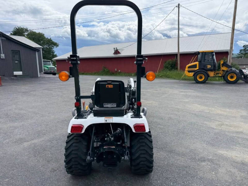 2024 Bobcat CT 1025 Tractor w/ loader