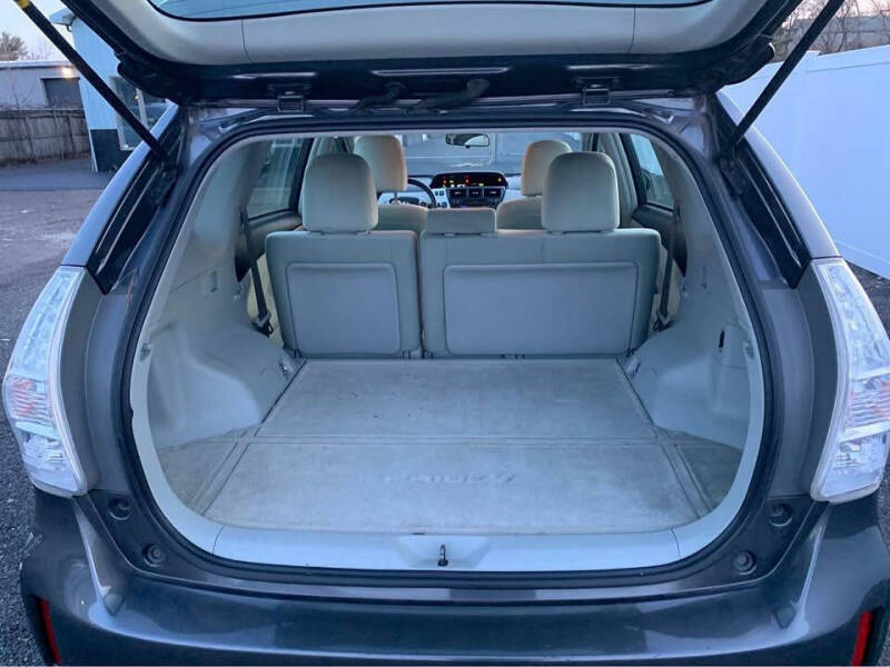 2013 Toyota Prius v Three