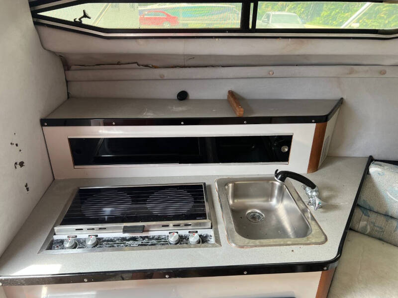 1990 Regal Commodore 265 Cabin Cruiser