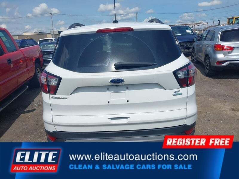 White 2018 Ford Escape SE SE 4dr SUV 32