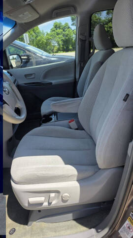 2014 Toyota Sienna LE 8-Passenger