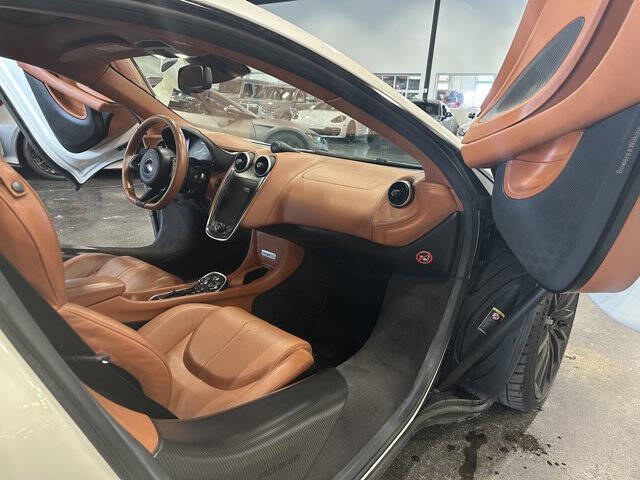 2017 McLaren 570GT