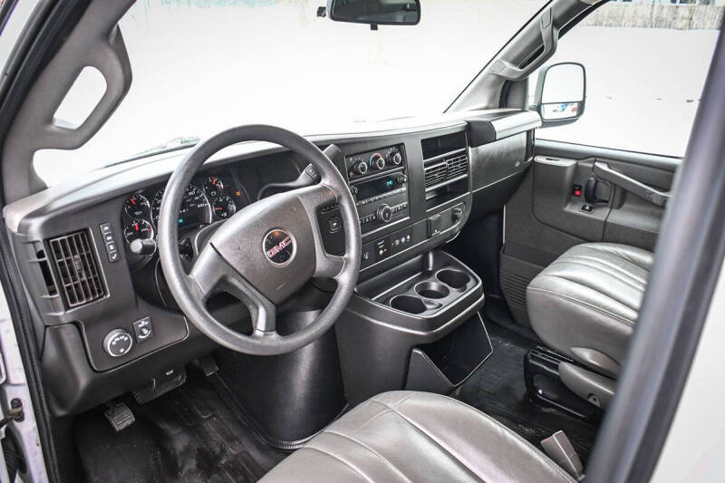2022 GMC Savana 2500