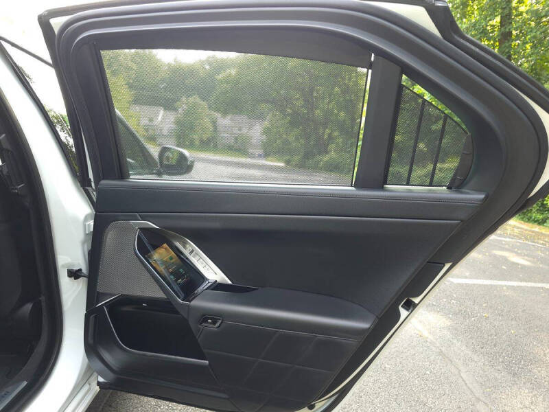 2023 BMW 7 Series 740i