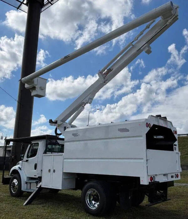 2019 Freightliner M2 106