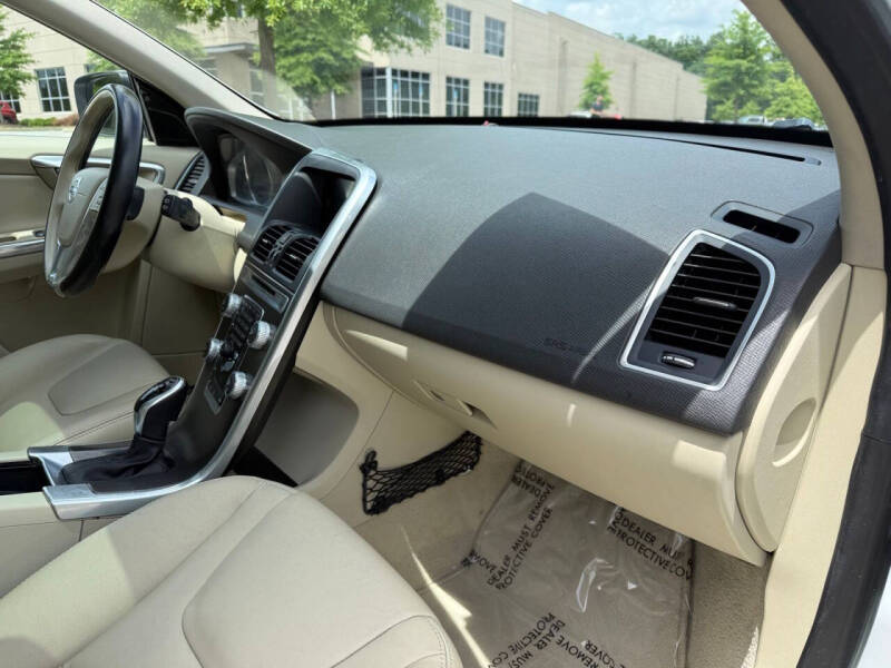 2016 Volvo XC60 T5 Drive-E Premier